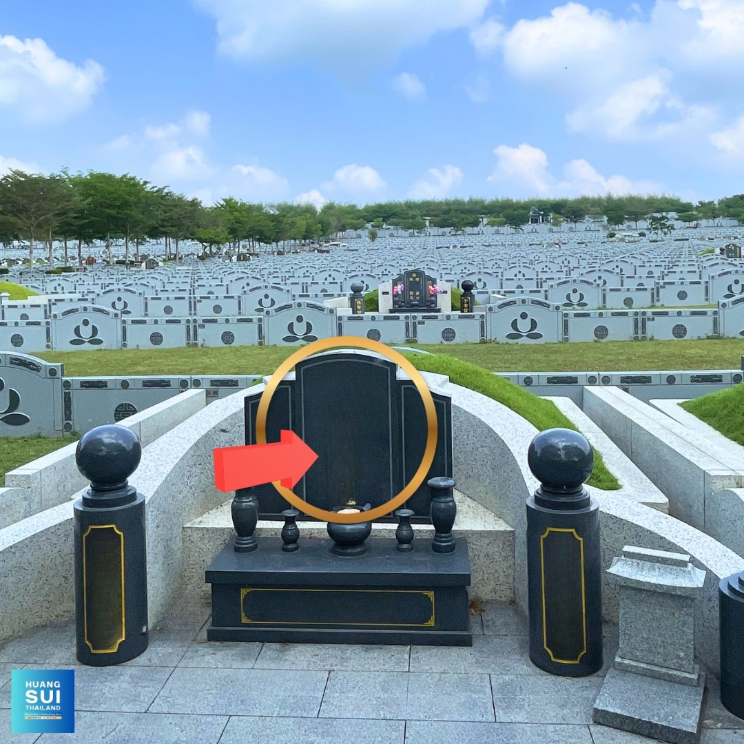 ป้ายชื่อในฮวงจุ้ยสุสานจีน เปรียบเสมือนเสาอากาศ ส่งพลังงานจากดินสู่ลูกหลานผ่านสายเลือด